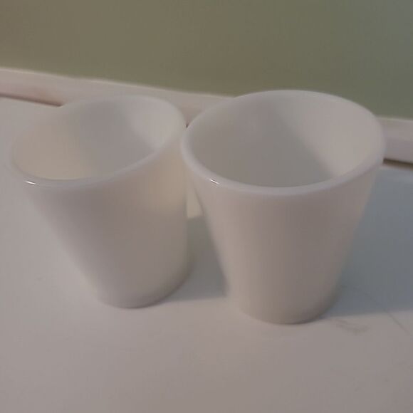 Set of 2 Milk Glass Mugs - Picture 4 of 5